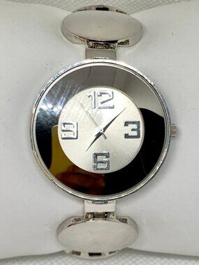 FMD women’s watch silver tone quartz analog 34mm  bracelet size 6.5” running
